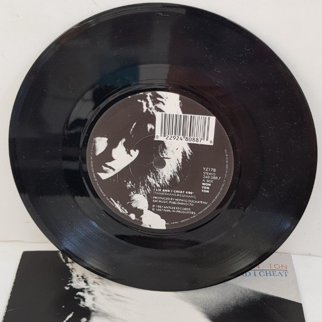 won-ton-ton-i-lie-and-i-cheat-b-side-caro-yz178-7-single