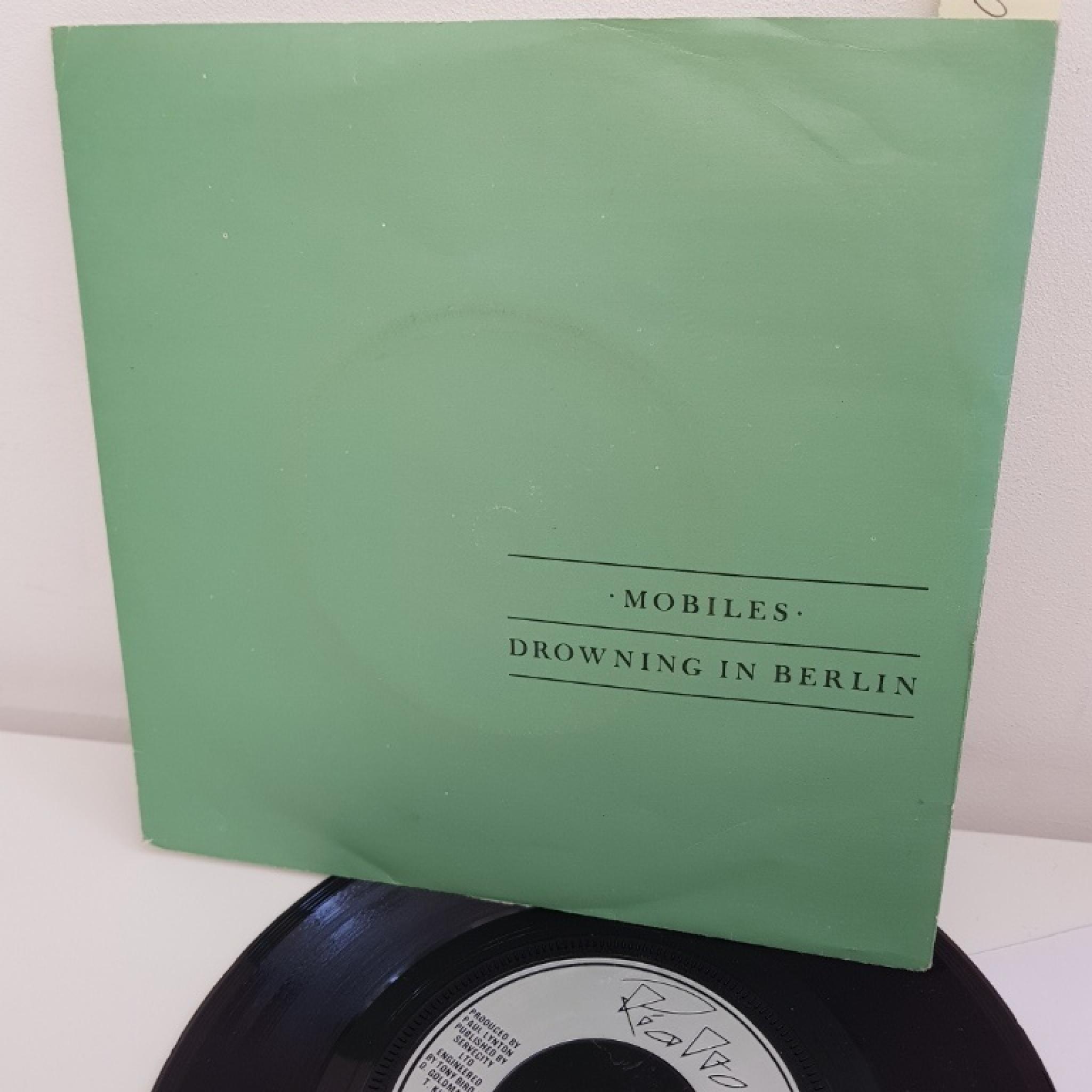 MOBILES, drowning in berlin, B side tiptoe in paradise, RIA 3, 7" single