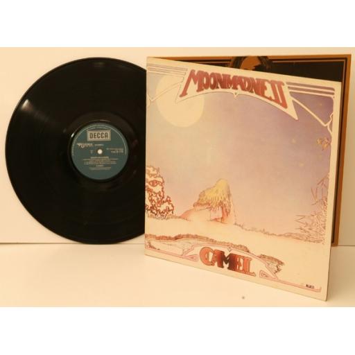 CAMEL, moon madness. TEXTURED SLEEVE. UK 1976. DECCA [Vinyl] CAMEL