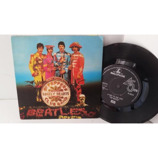 THE BEATLES sgt pepper's lonely hearts club band / with a little help from my friends, 7" single, R 6022