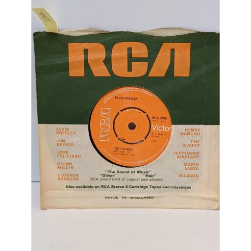 ELVIS PRESLEY I got stung, One night, 7" vinyl SINGLE. RCA2696
