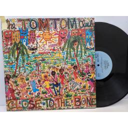 TOM TOM CLUB Close to the bone, 12" vinyl LP. ILPS9738