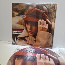 TAYLOR SWIFT Red (Taylor's Version) 4x12" vinyl LP and reversible slipmat. 602438633258